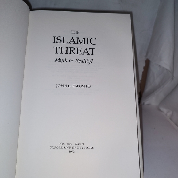 The Islamic Threat: Myth or Reality? by John Esposito 1992 GC HC - Picture 4 of 5